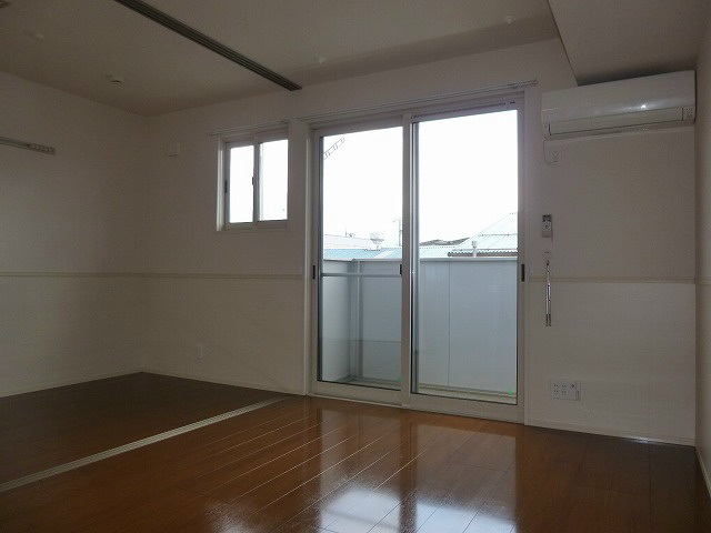 居室・リビング　写真は103号室です。