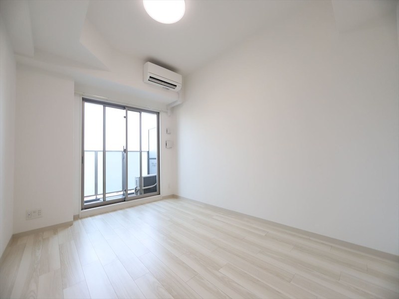 居室・リビング　洋室7帖　クローゼット付　エアコン完備　バルコニー