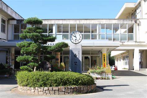 中学校　たつの市立揖保川中学校（中学校）まで410m