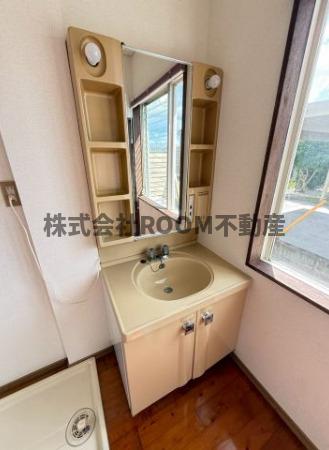 洗面設備　朝の身支度には欠かせない独立洗面化粧台