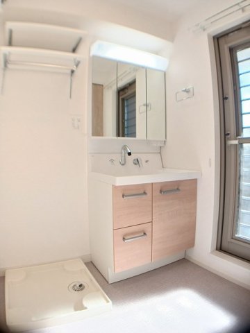 洗面設備　コンパクトで使いやすい洗面所