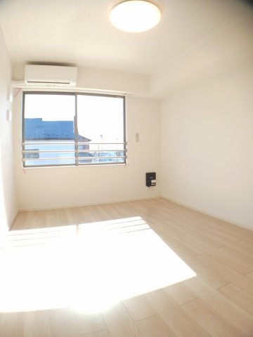 居室・リビング　こちらの居間で趣味の時間をお楽しみください