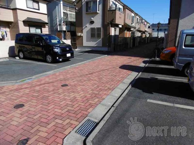 駐車場　ライラック国立B棟の駐車場