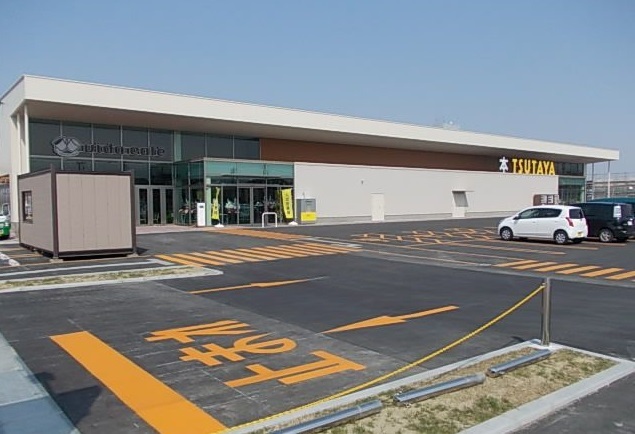 レンタルビデオ　ＴＳＵＴＡＹＡ八戸ニュータウン（レンタルビデオ）まで600m