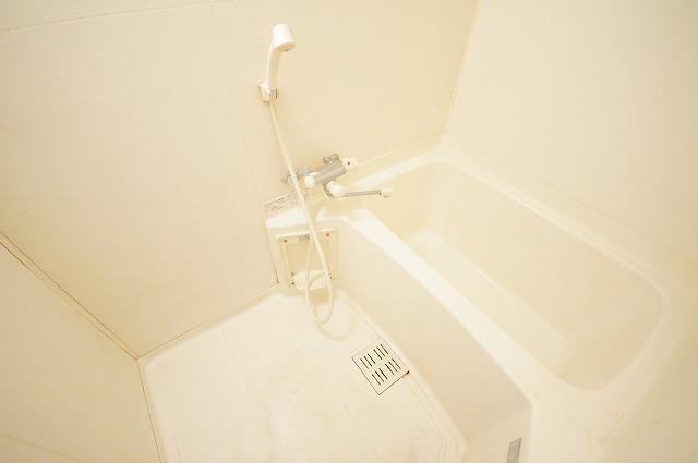 バス・シャワールーム　別部屋の写真です