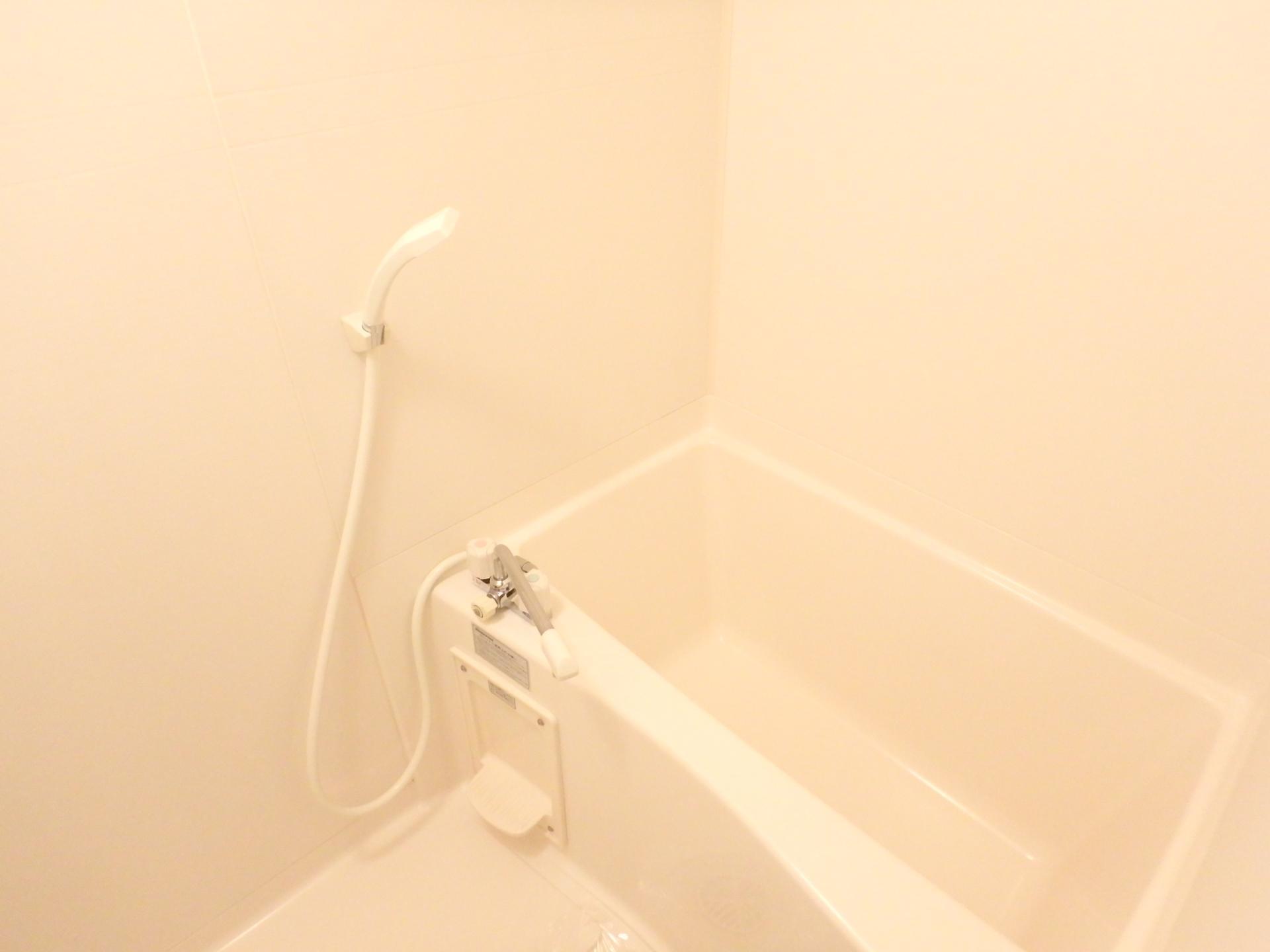 バス・シャワールーム　シャワー付きのお風呂です