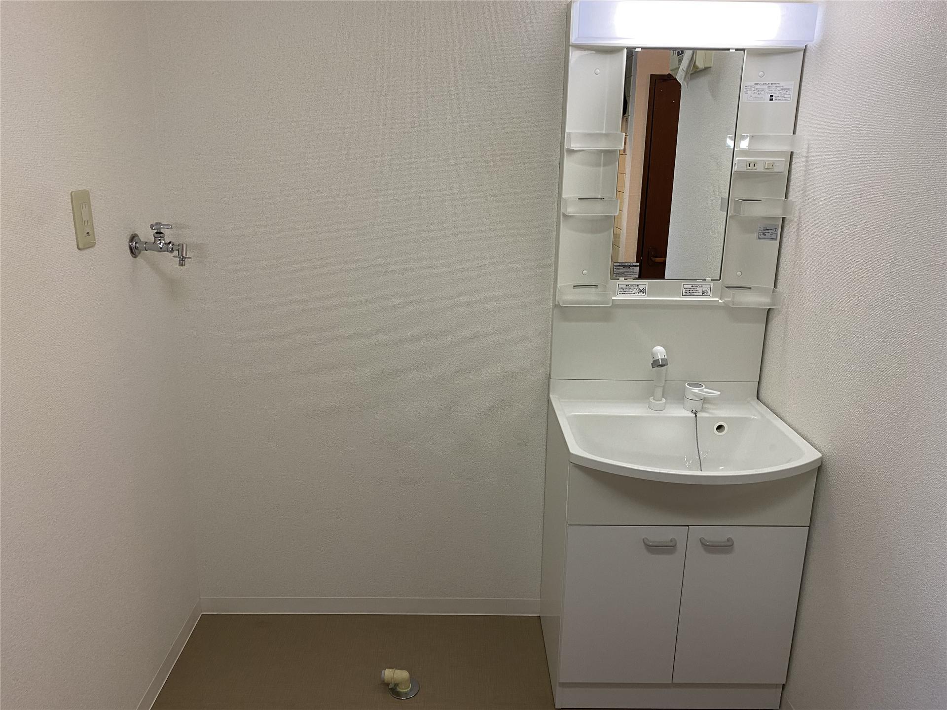 洗面設備　洗髪洗面化粧台付きです