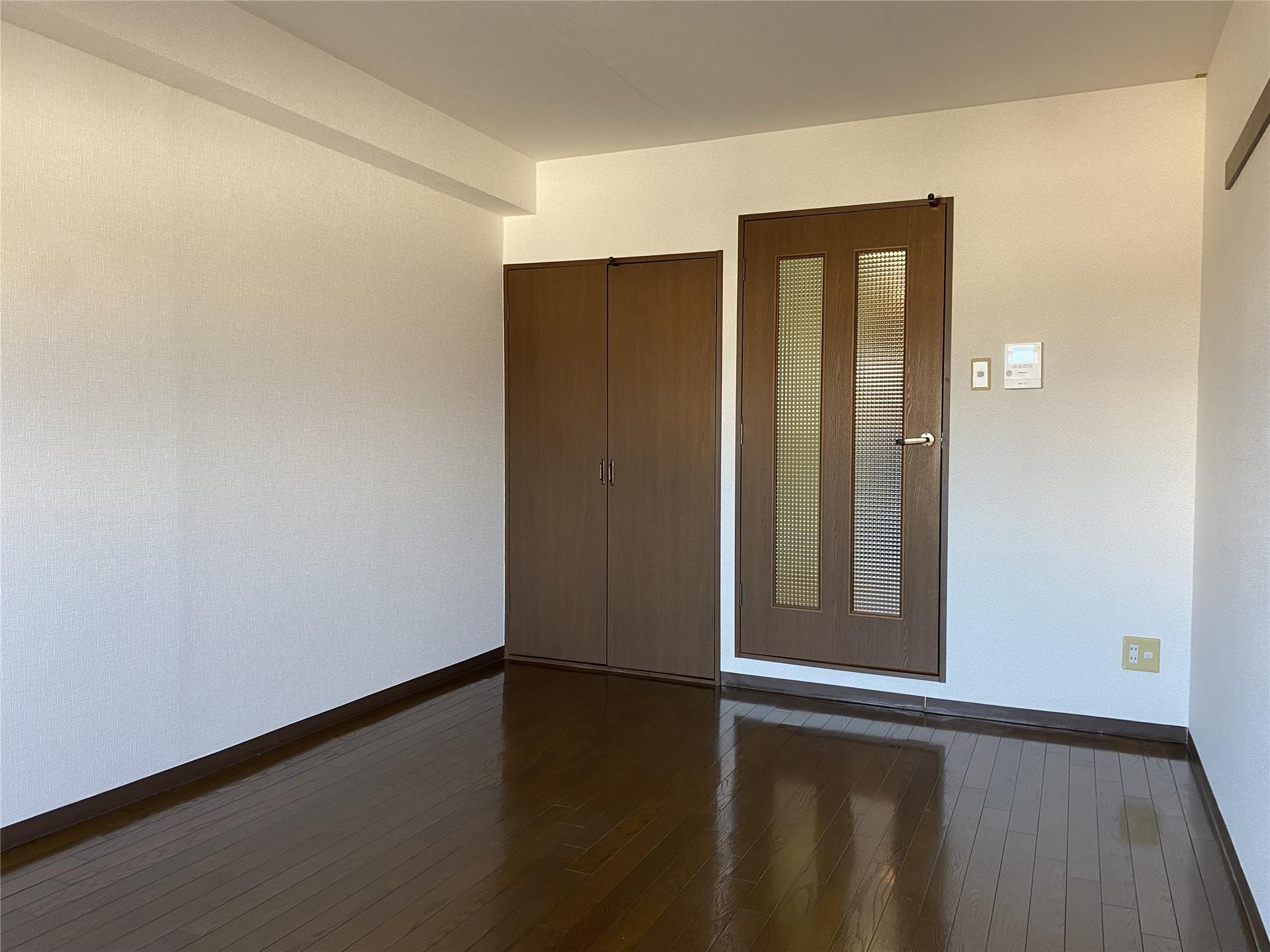 居室・リビング　洋室8.3帖のお部屋です