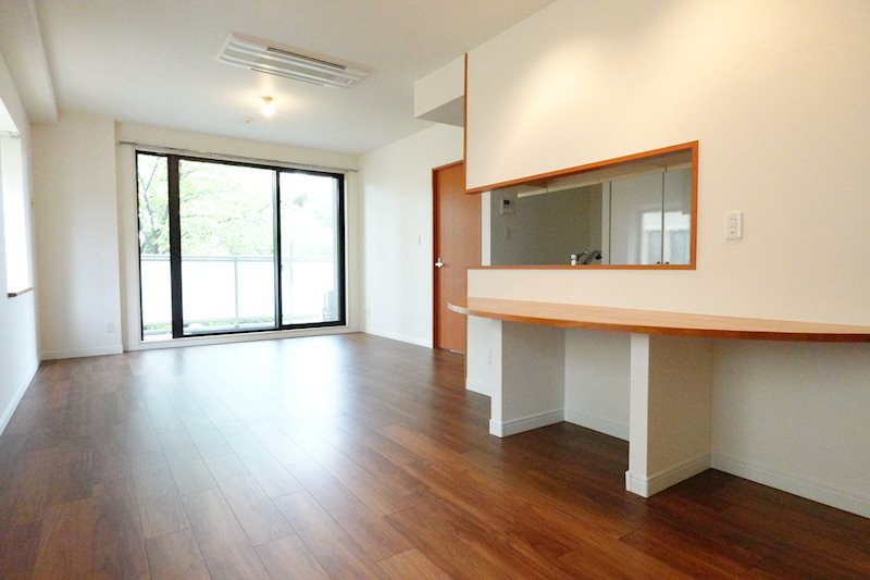 居室・リビング　南向き・角部屋・二面採光のリビングで日当たりが良いです