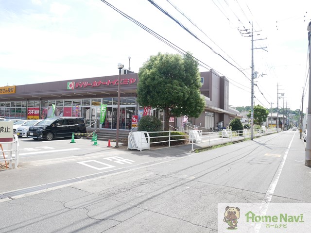 ドラックストア　スギ薬局柏原玉手店（ドラッグストア）まで123m