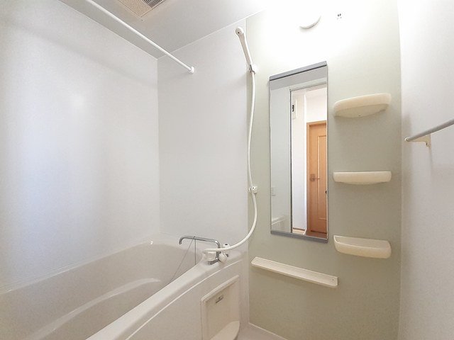 バス・シャワールーム　落ち着いた空間のお風呂です