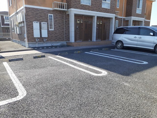 駐車場　駐車場完備です