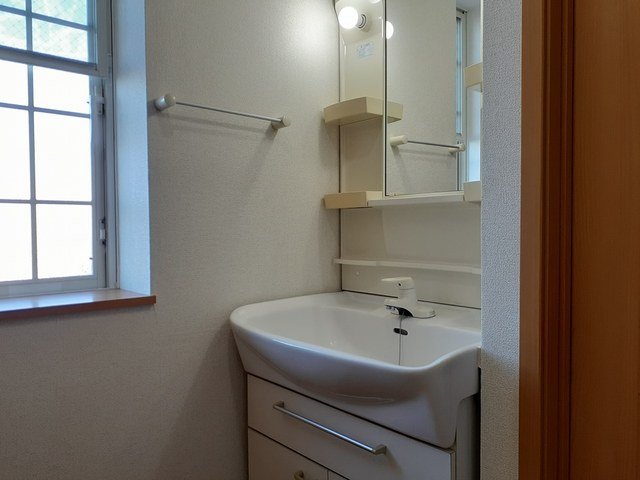 洗面設備　脱衣スペースもあります