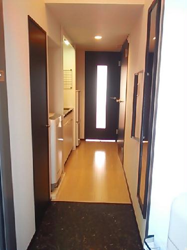 玄関　写真は101号室のものとなります