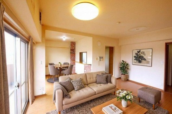 居室・リビング　CGで家具等を配置したもので家具等は含まれません