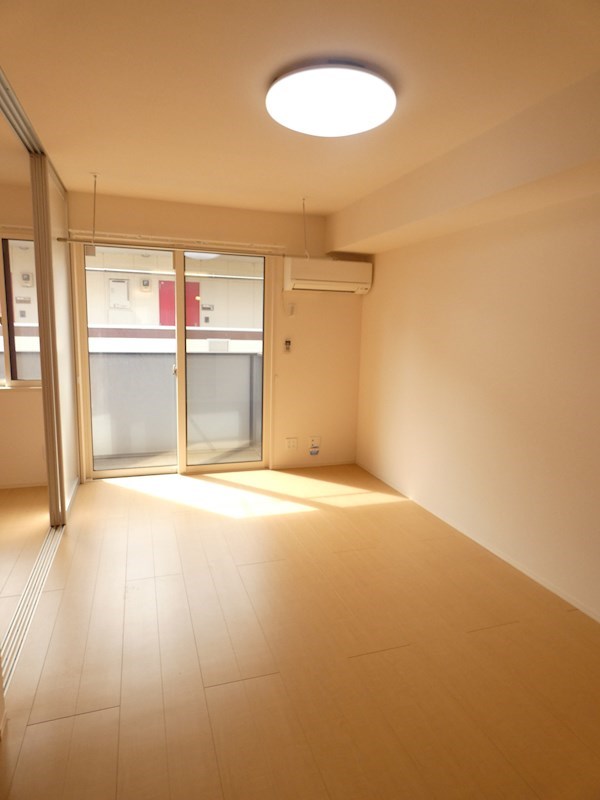 居室・リビング　反転タイプの部屋の写真です