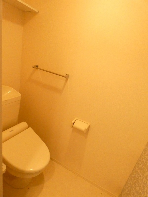 トイレ　反転タイプの部屋の写真です