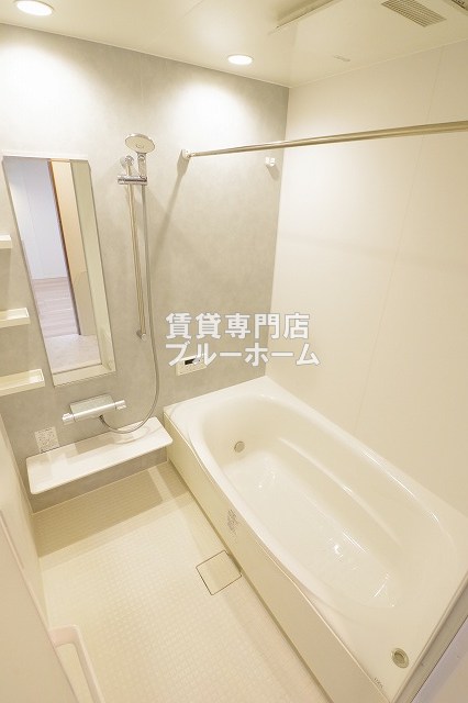 バス・シャワールーム　浴室乾燥機・追い炊き機能付きお風呂です！