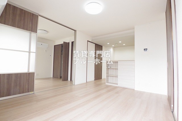 居室・リビング　11.4帖の広いリビングです！