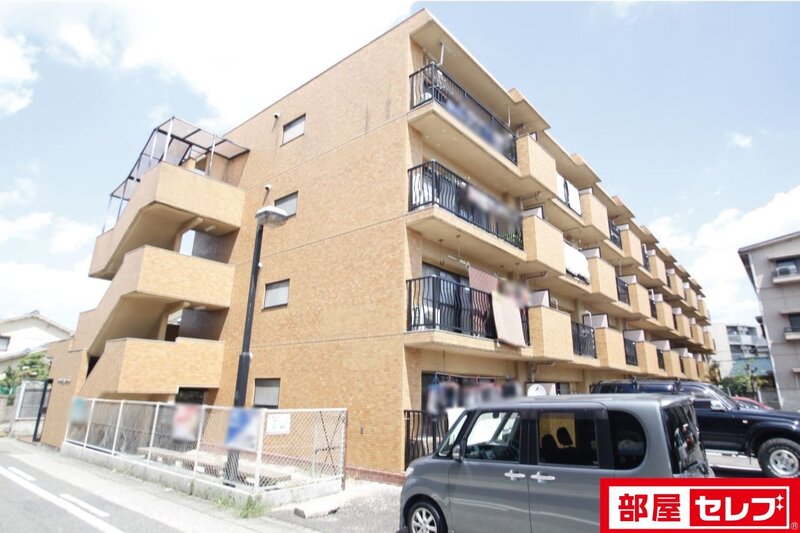 建物外観　タイル貼りマンション。