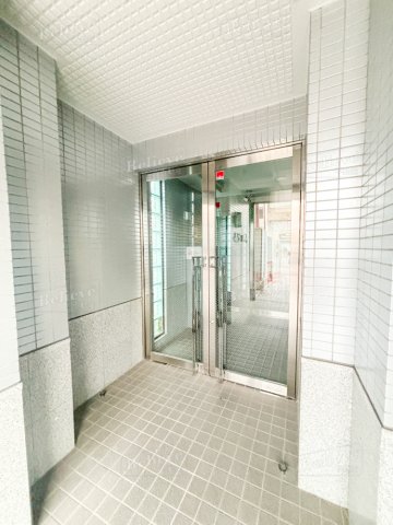 ロビー　綺麗な玄関入り口部分☆