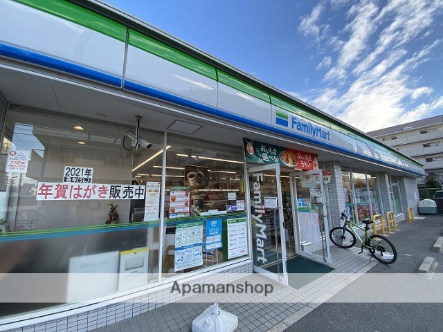 コンビニ　ファミリーマート（コンビニ）まで620m