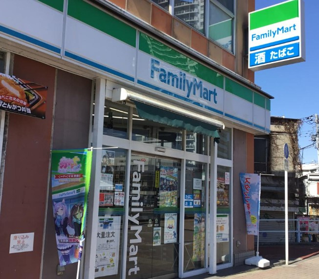 コンビニ　ファミリーマート 東中野駅東口店（コンビニ）まで388m