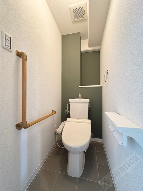 トイレ　温水洗浄便座付き♪♪