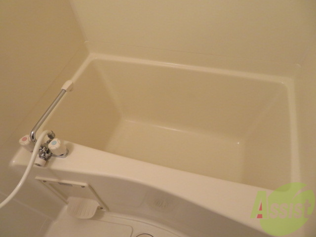 バス・シャワールーム　こちらはお風呂。一日の疲れをここで癒してください。