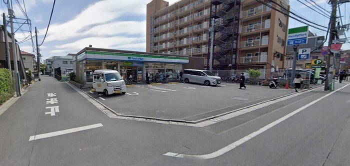 コンビニ　ファミリーマート　上石神井4丁目店（コンビニ）まで52m