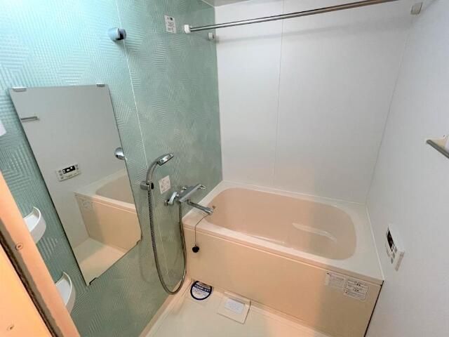 バス・シャワールーム　落ち着いた空間のお風呂です