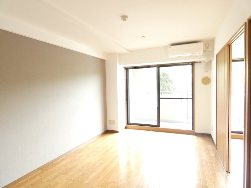 居室・リビング　※同タイプ別居室のお写真です。