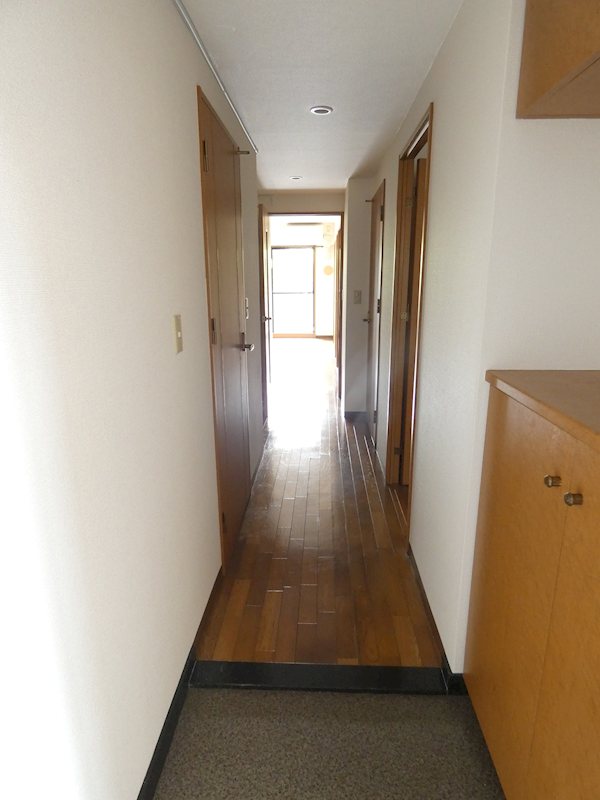 玄関　※同タイプ別居室のお写真です。