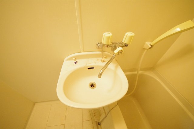 洗面設備　浴室内に洗面台があります♪