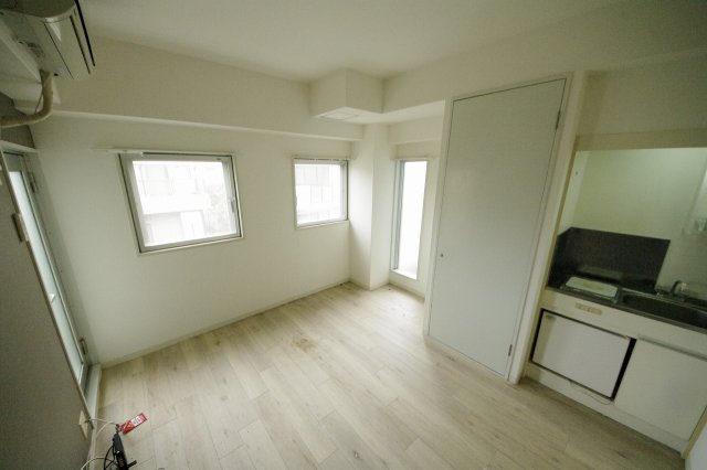 居室・リビング　床色が明るくて綺麗です♪