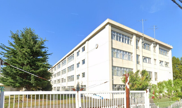 中学校　札幌市立陵陽中学校（中学校）まで715m
