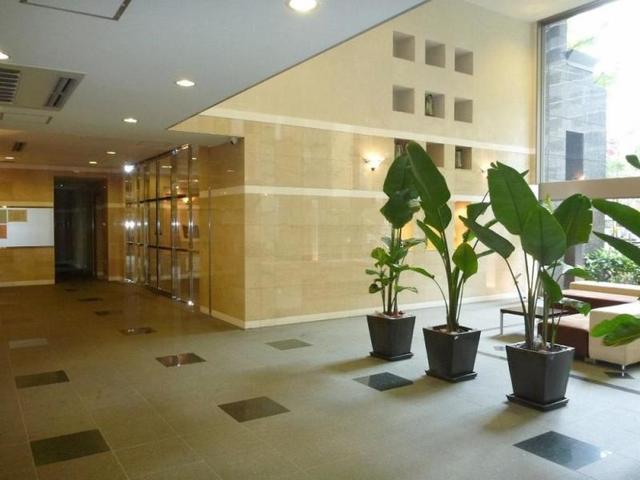 その他共有部分　開放感のあるお洒落なエントランスホールです