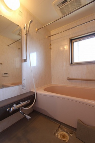 バス・シャワールーム　※別部屋の写真です