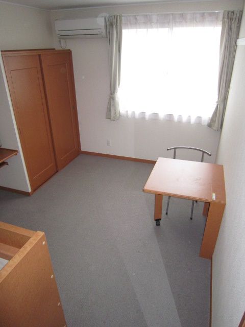 居室・リビング　玄関側から撮影