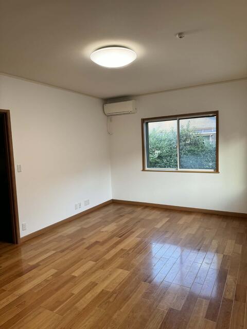 居室・リビング　キッチンからＬＤＫ