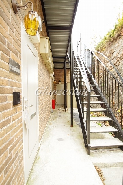 エントランス　☆スタイリッシュな外観☆