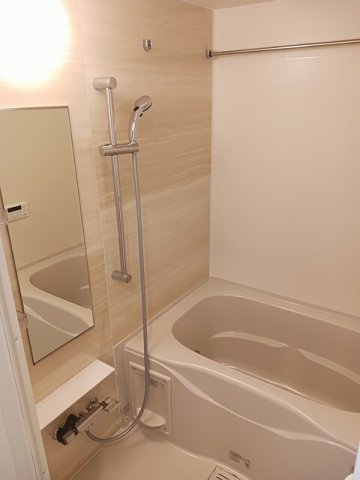 バス・シャワールーム　落ち着いた空間のお風呂です