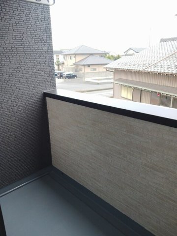 バルコニー　バルコニーからの眺めを楽しみながら食事をしませんか