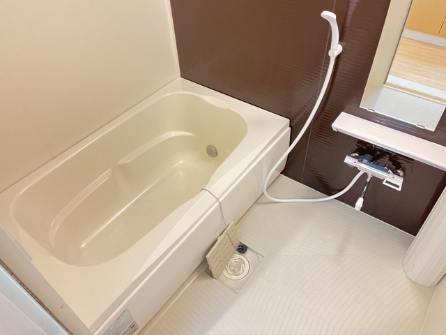 バス・シャワールーム　※同建物の別のお部屋の写真です。