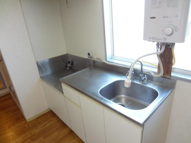 キッチン　☆窓付き！２口コンロ設置可☆