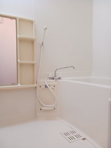 バス・シャワールーム　ゆったり過ごせるお風呂です