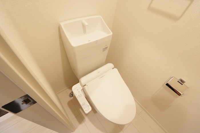 トイレ　落ち着いた色調のトイレです