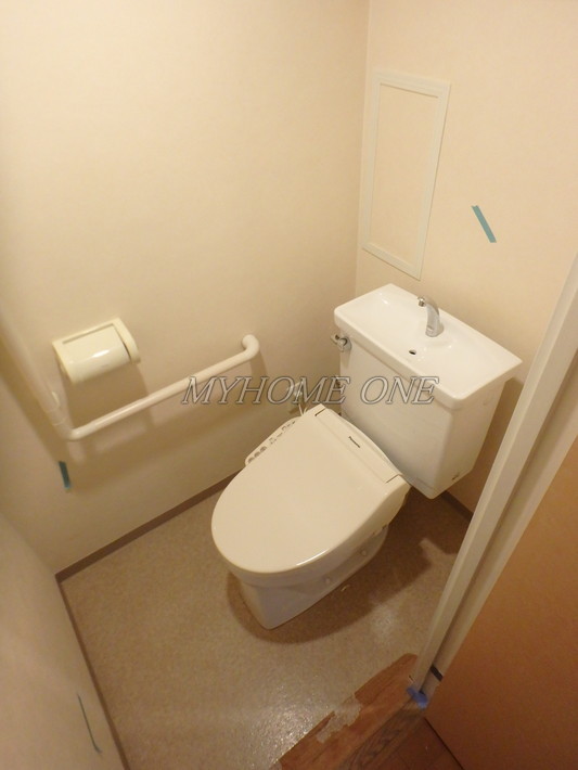 トイレ　温水洗浄便座