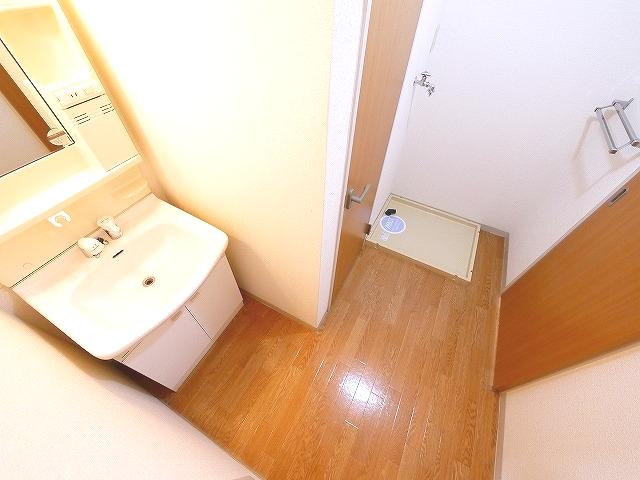 洗面設備　コンパクトで使いやすい洗面所