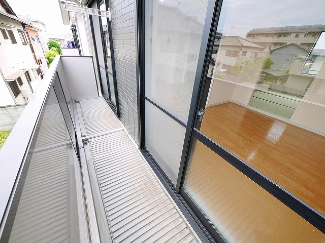 バルコニー　バルコニーからの眺めを楽しみながら食事をしませんか